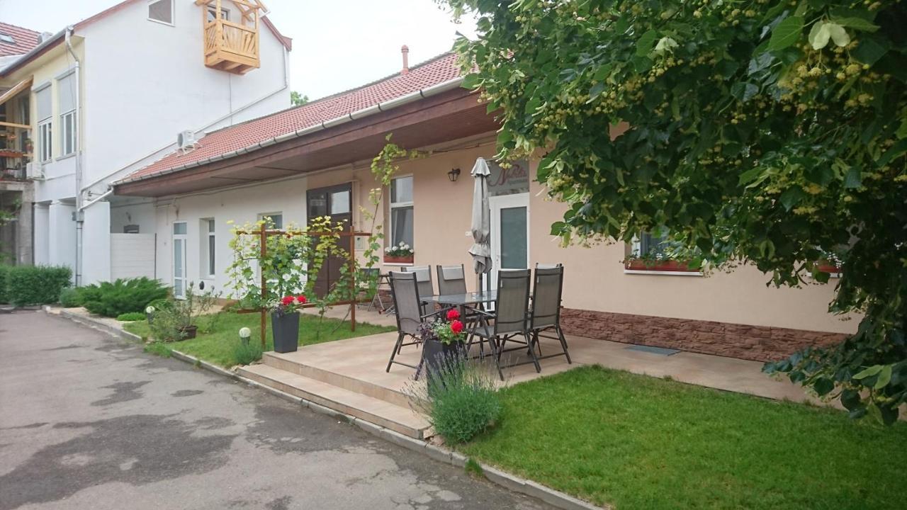 Nobilis Apartman Eger Eksteriør bilde
