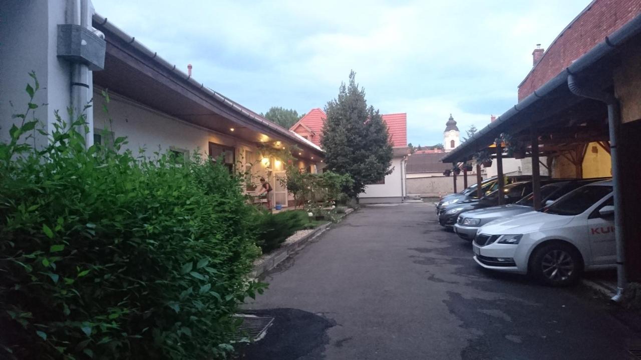 Nobilis Apartman Eger Eksteriør bilde