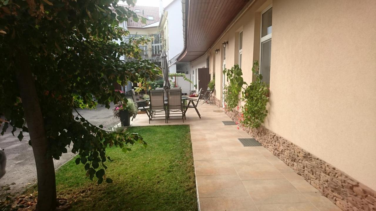 Nobilis Apartman Eger Eksteriør bilde