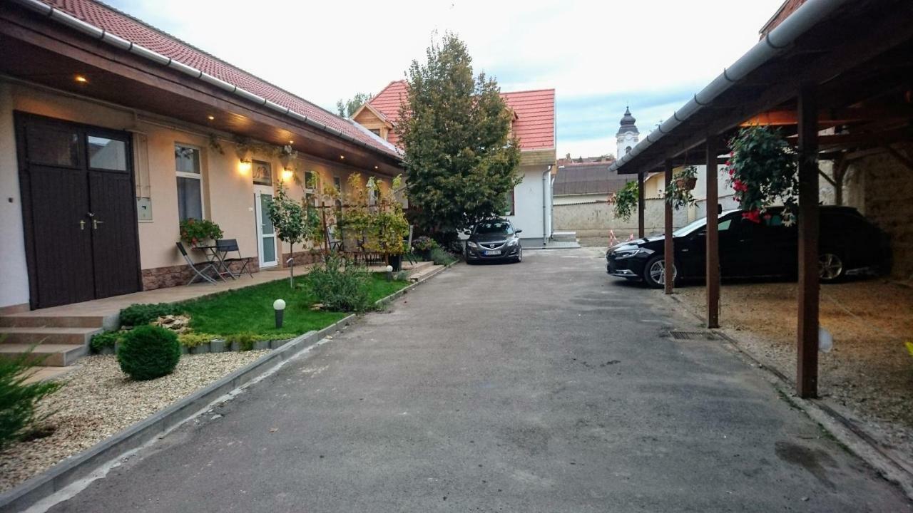 Nobilis Apartman Eger Eksteriør bilde